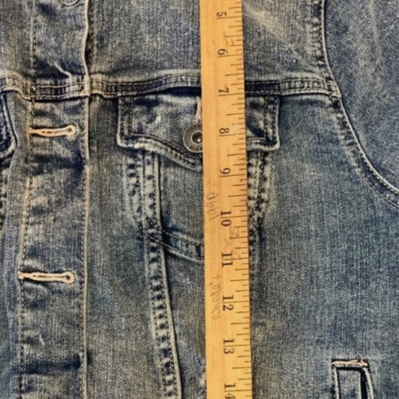 Torrid women’s denim jacket size 1 light wash distressed - Picture 10 of 14